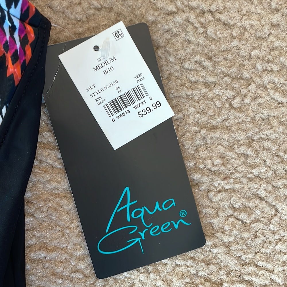 New Women’s Aqua Green Pattern Full Piece Swimsuit. Size M - Picture 5 of 7